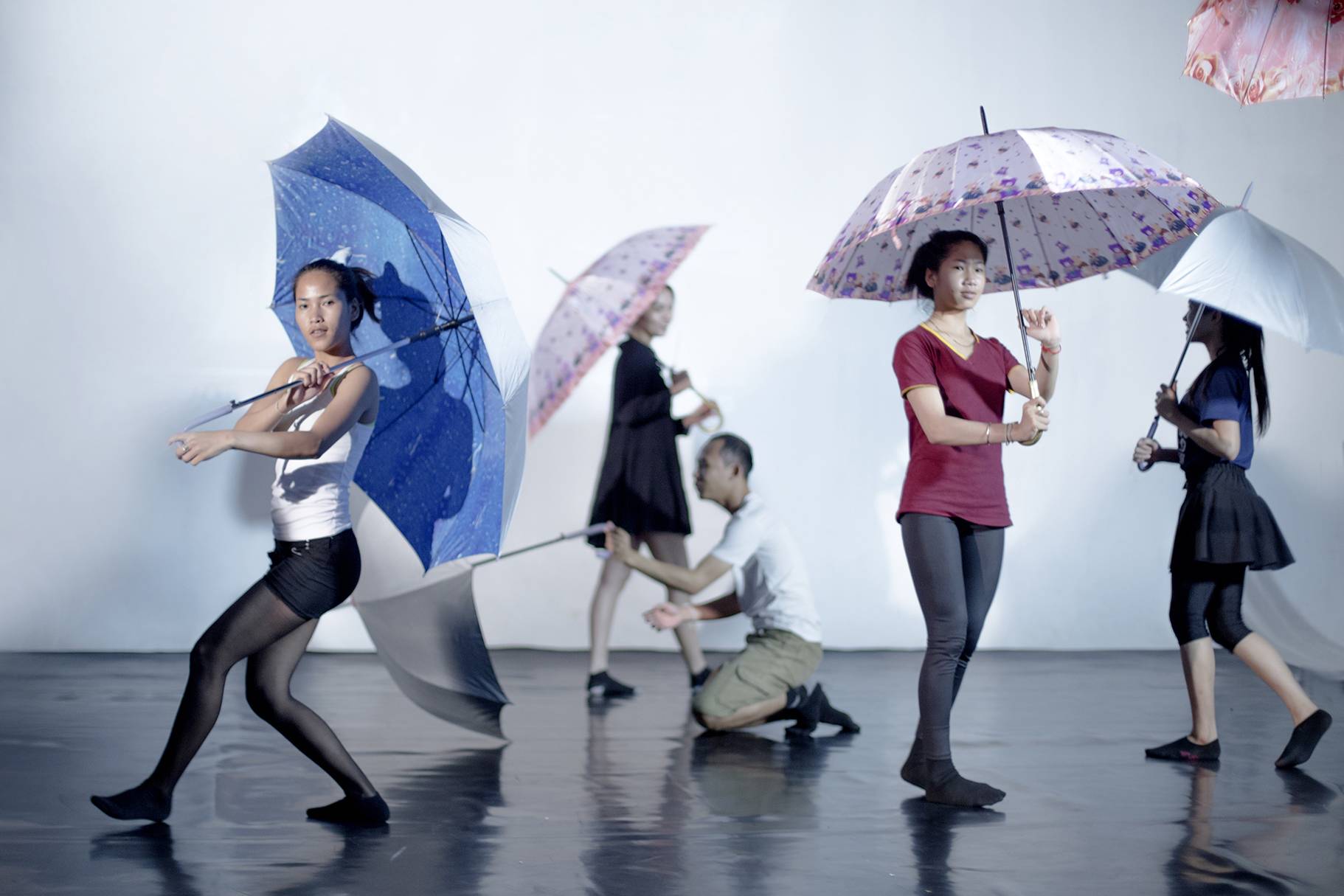 The Umbrellas of Phnom Penh - Workshop by Astrid Endruweit – photo by Oyen Rodriguez