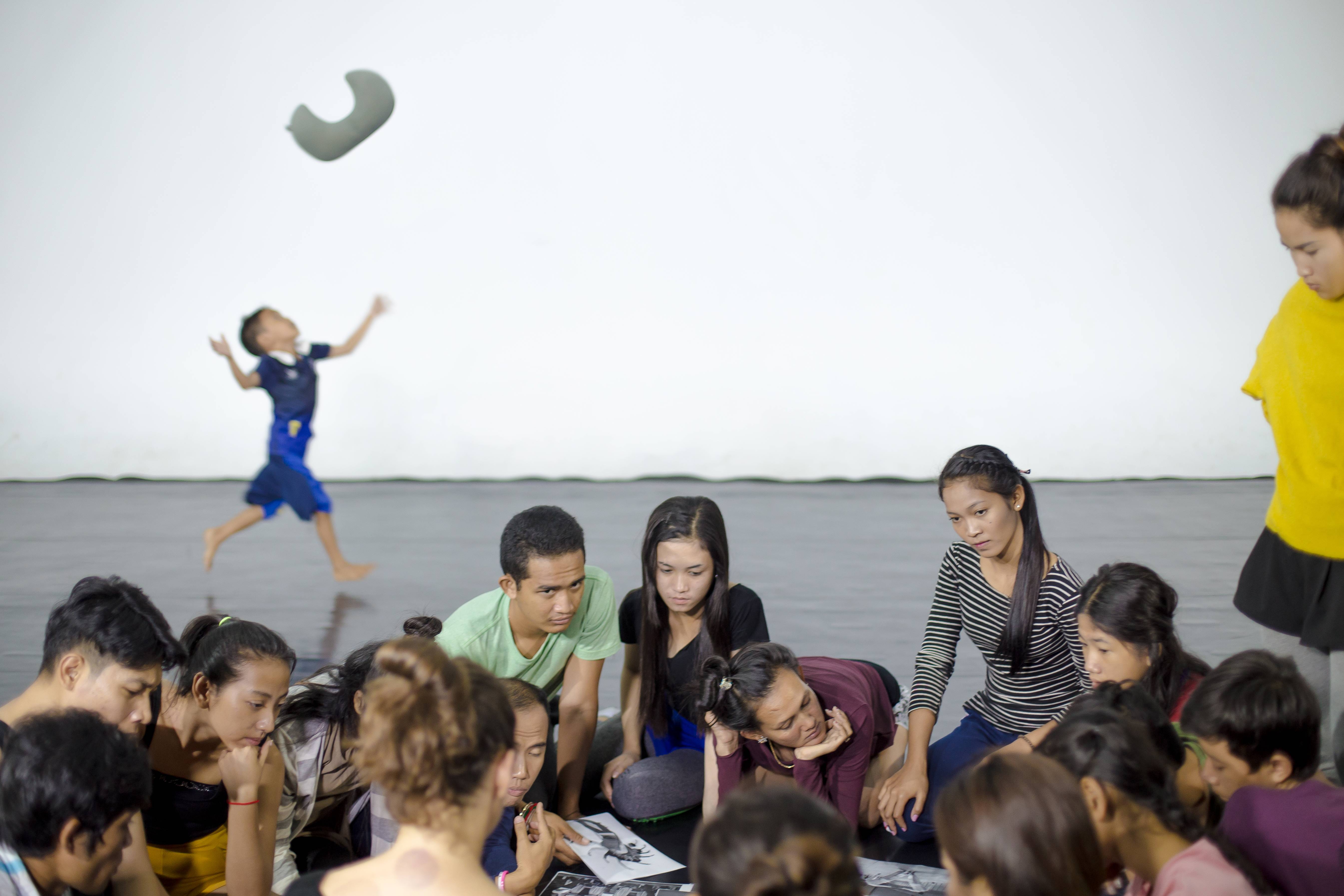 The Umbrellas of Phnom Penh - Workshop by Anne Juren – photo by Oyen Rodriguez