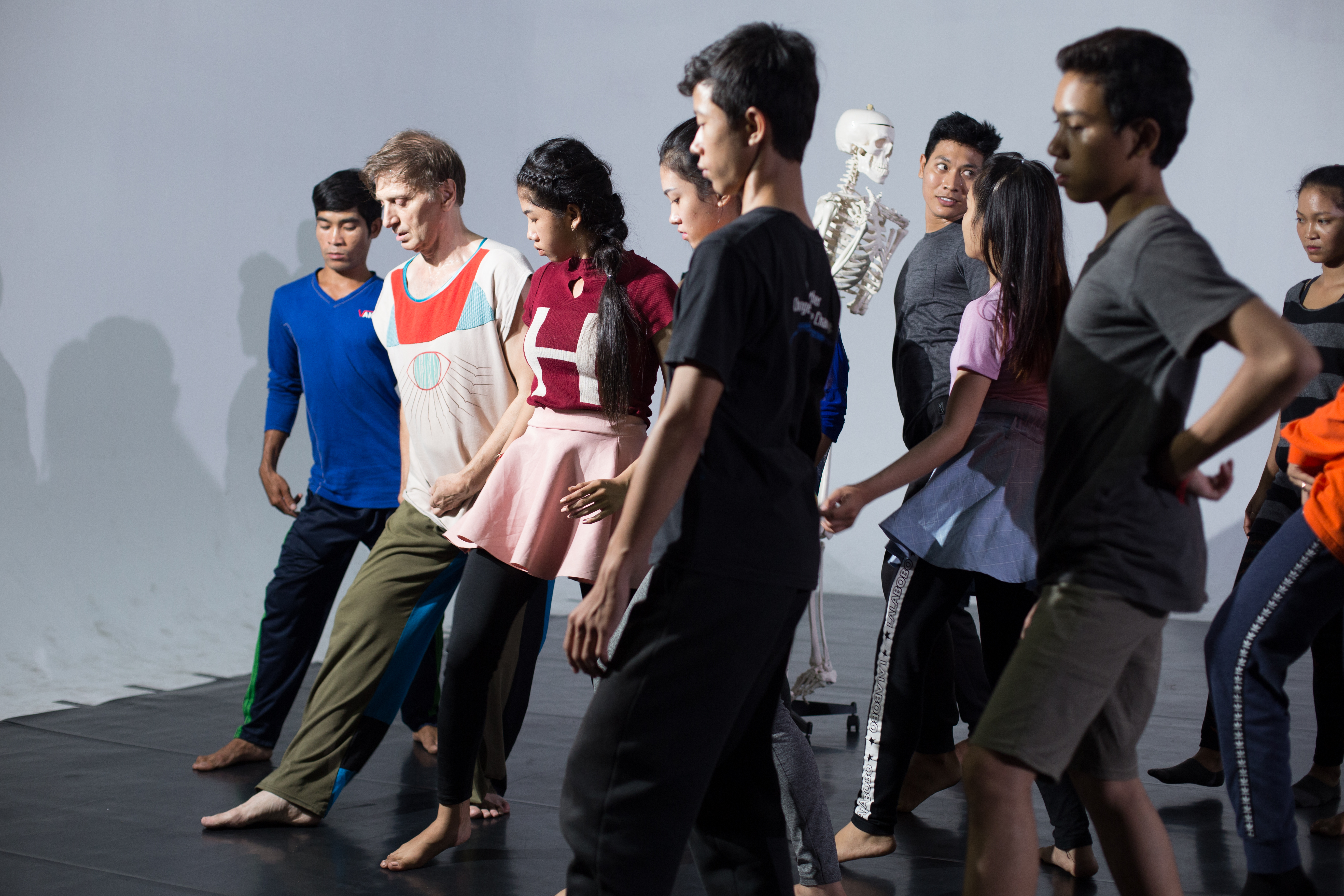 The Umbrellas of Phnom Penh - Workshop by Benoît Lachambre – photo by Oyen Rodriguez