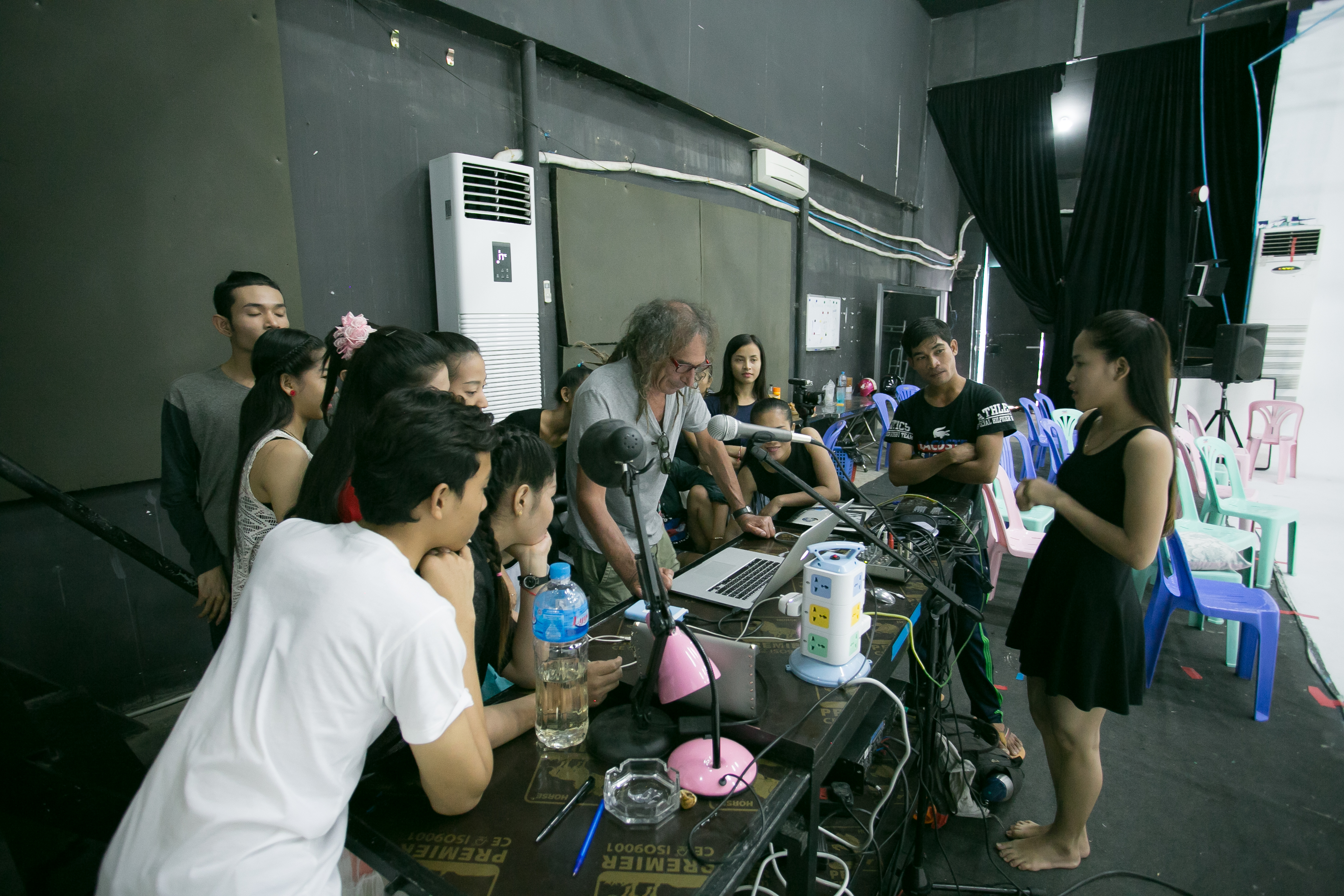 The Umbrellas of Phnom Penh - Workshop by Vanthy Khen and Michael Laub – photo by Oyen Rodriguez