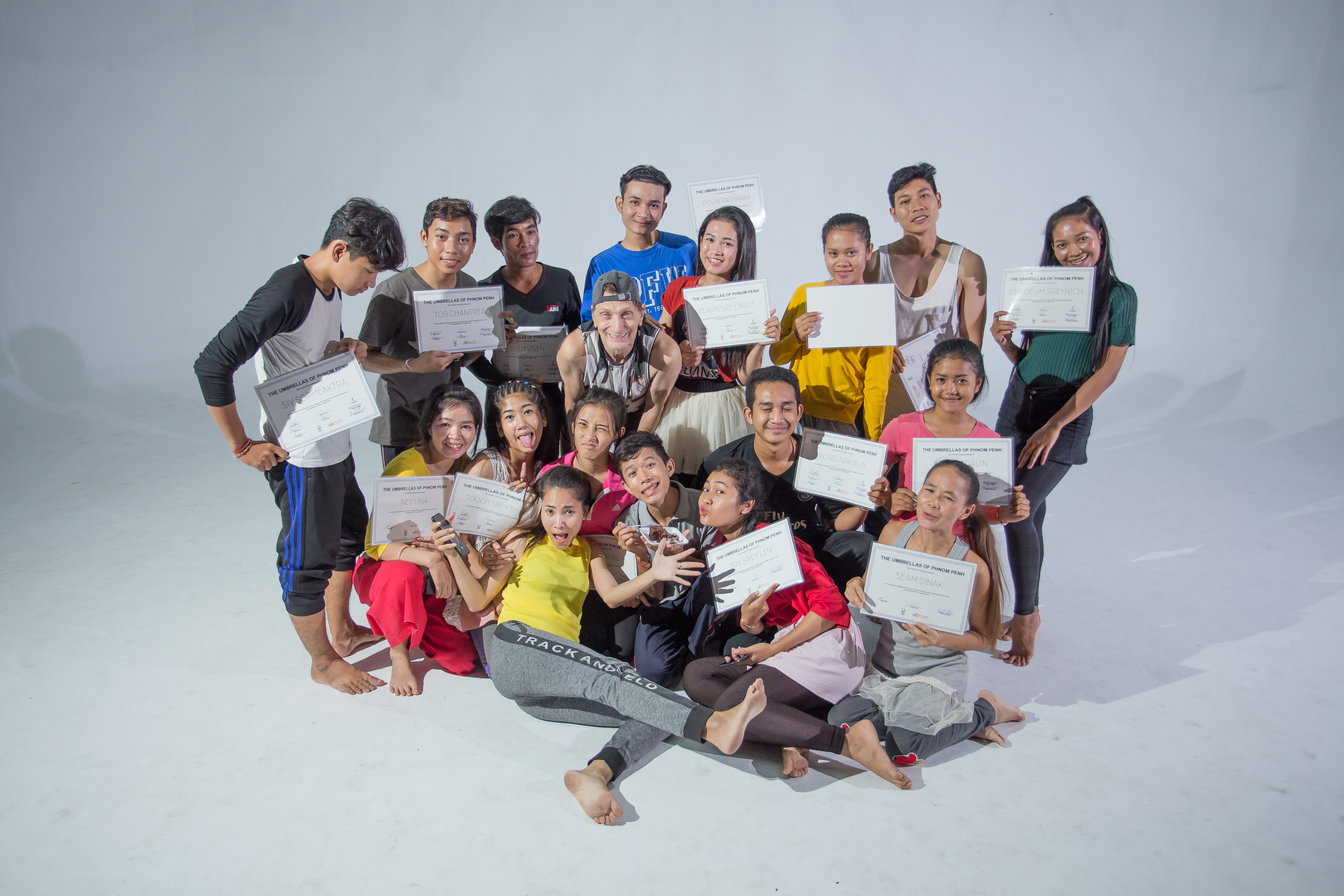 The Umbrellas of Phnom Penh - Workshop by Benoît Lachambre – photo by Oyen Rodriguez